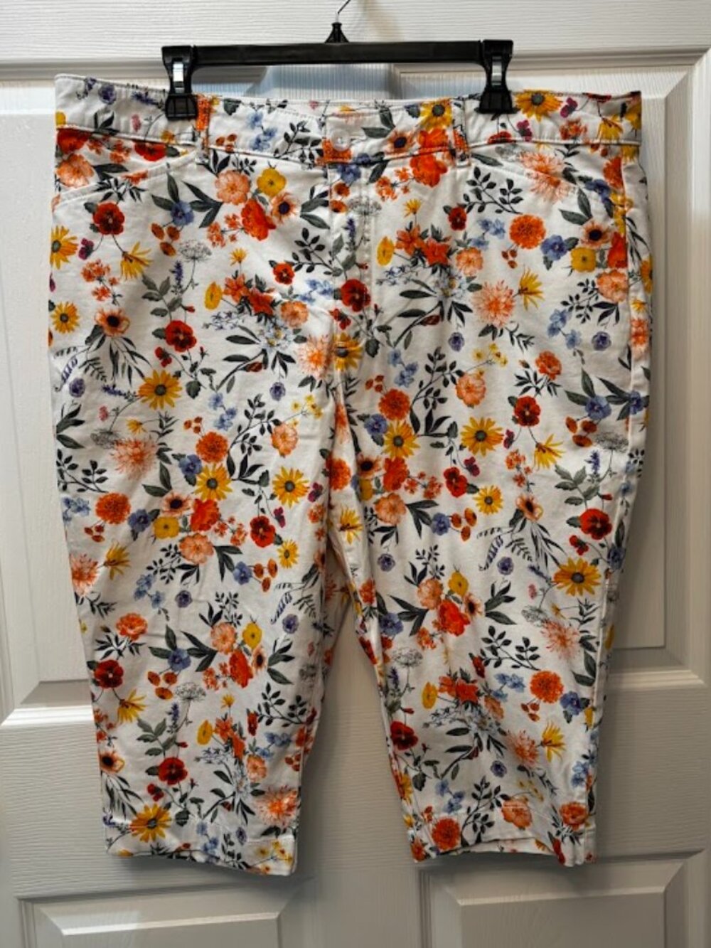 St. John's Bay Floral Capris - Size 18P